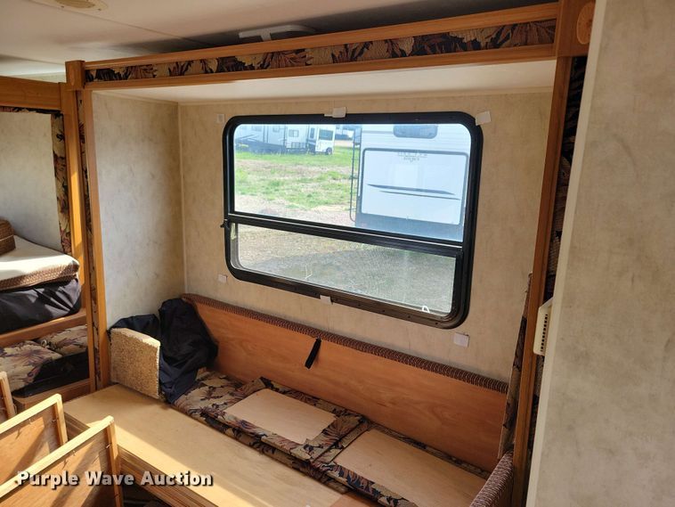 image for item EA2438 2008 Kodiak camper