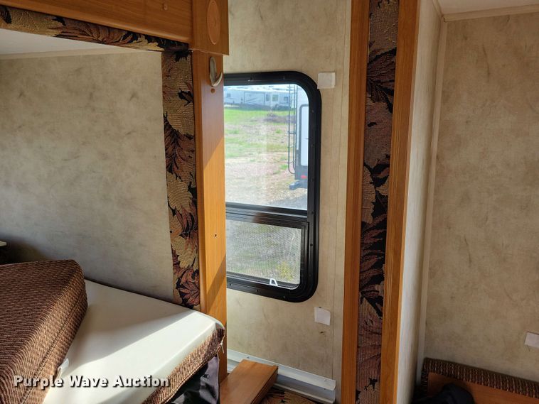 image for item EA2438 2008 Kodiak camper