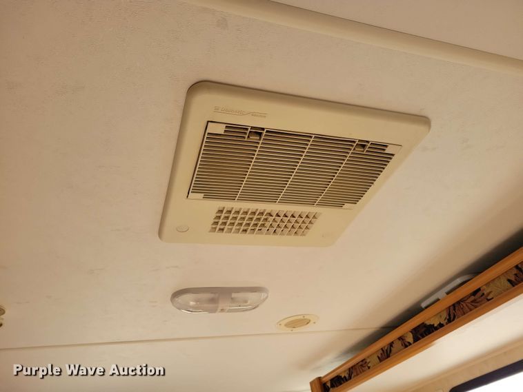 image for item EA2438 2008 Kodiak camper