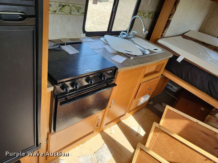 image for item EA2438 2008 Kodiak camper