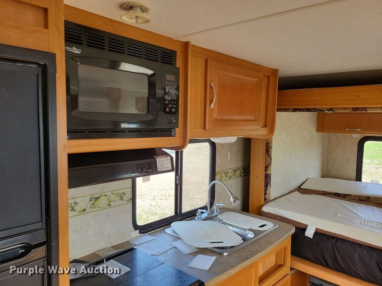 image for item EA2438 2008 Kodiak camper