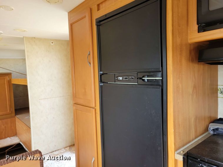 image for item EA2438 2008 Kodiak camper