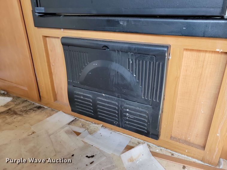 image for item EA2438 2008 Kodiak camper