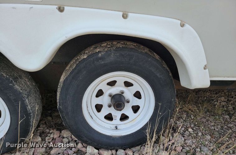 image for item EA2438 2008 Kodiak camper