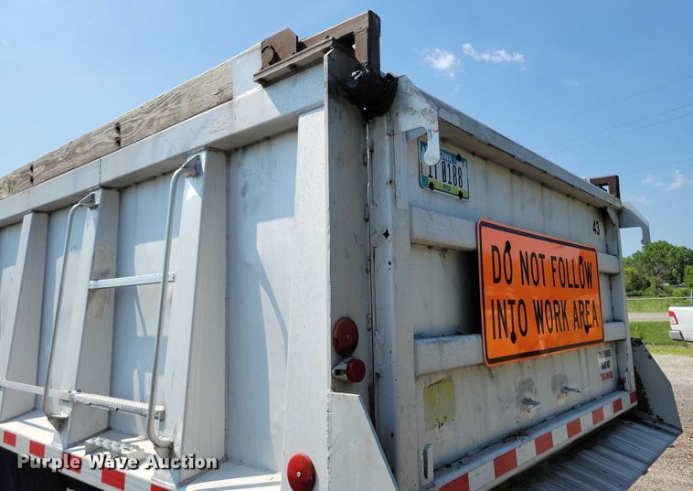 image for item EA2480 1994 Brady Truck Equip end dump pup trailer