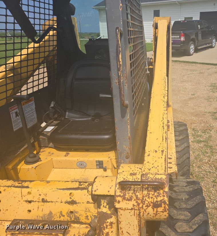 image for item EB0990 1998 Gehl 4625SX skid steer loader