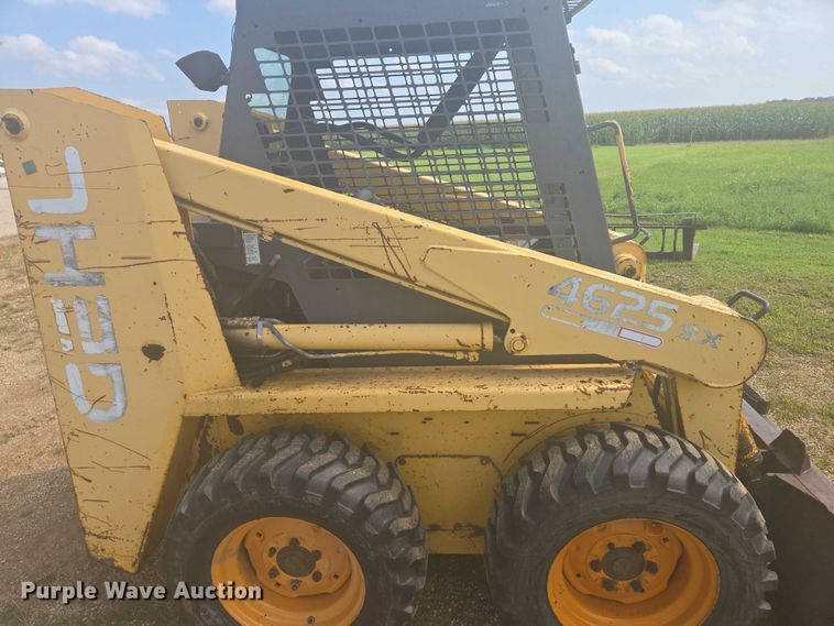 image for item EB0990 1998 Gehl 4625SX skid steer loader