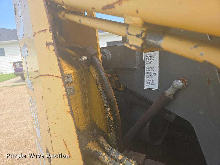 image for item EB0990 1998 Gehl 4625SX skid steer loader