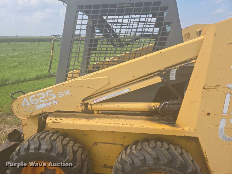 image for item EB0990 1998 Gehl 4625SX skid steer loader