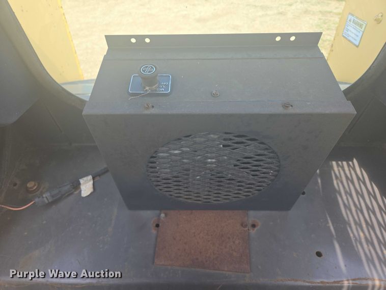 image for item EB0990 1998 Gehl 4625SX skid steer loader