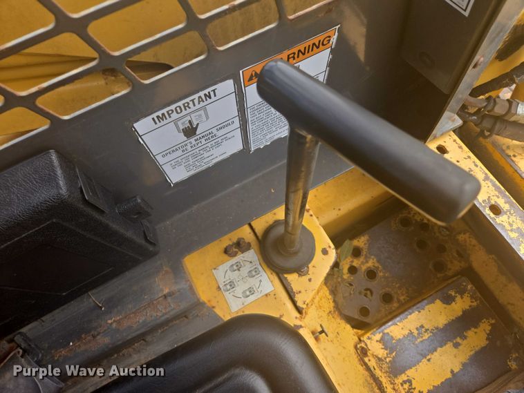 image for item EB0990 1998 Gehl 4625SX skid steer loader