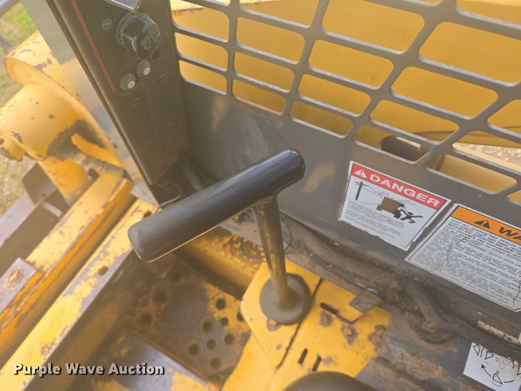 image for item EB0990 1998 Gehl 4625SX skid steer loader