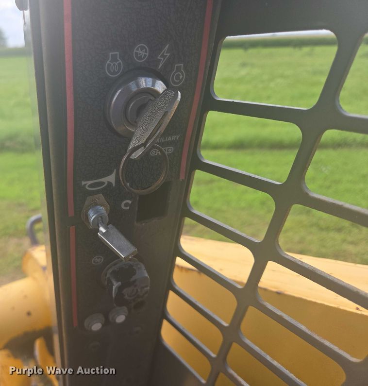 image for item EB0990 1998 Gehl 4625SX skid steer loader