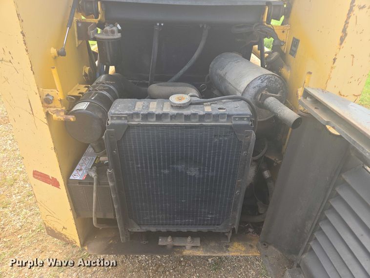 image for item EB0990 1998 Gehl 4625SX skid steer loader