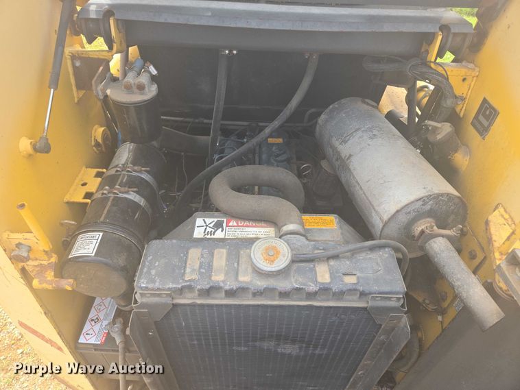 image for item EB0990 1998 Gehl 4625SX skid steer loader