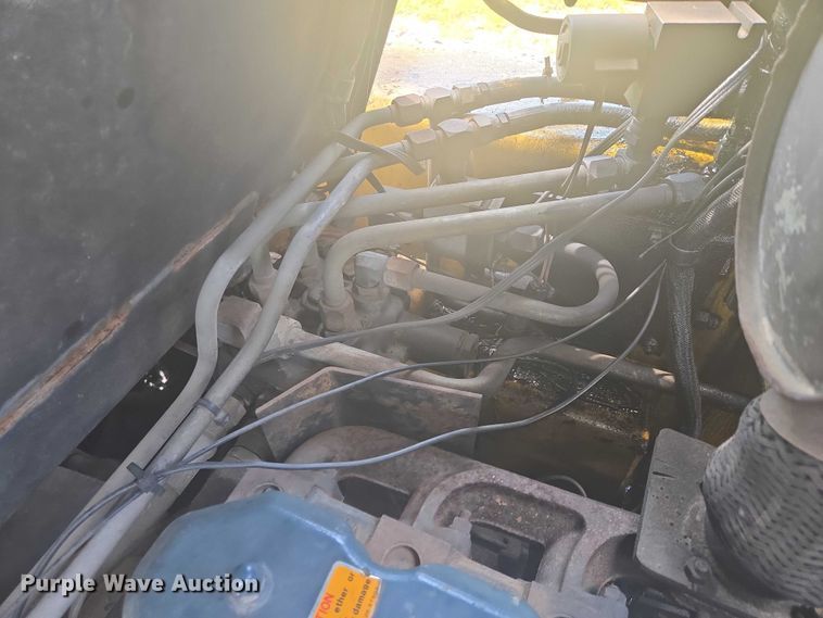 image for item EB0990 1998 Gehl 4625SX skid steer loader