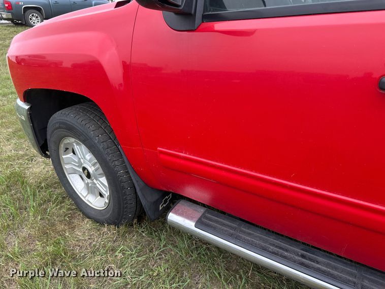 image for item EB2835 2008 Chevrolet Silverado 1500 Crew Cab pickup truck