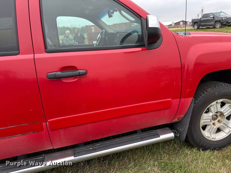 image for item EB2835 2008 Chevrolet Silverado 1500 Crew Cab pickup truck