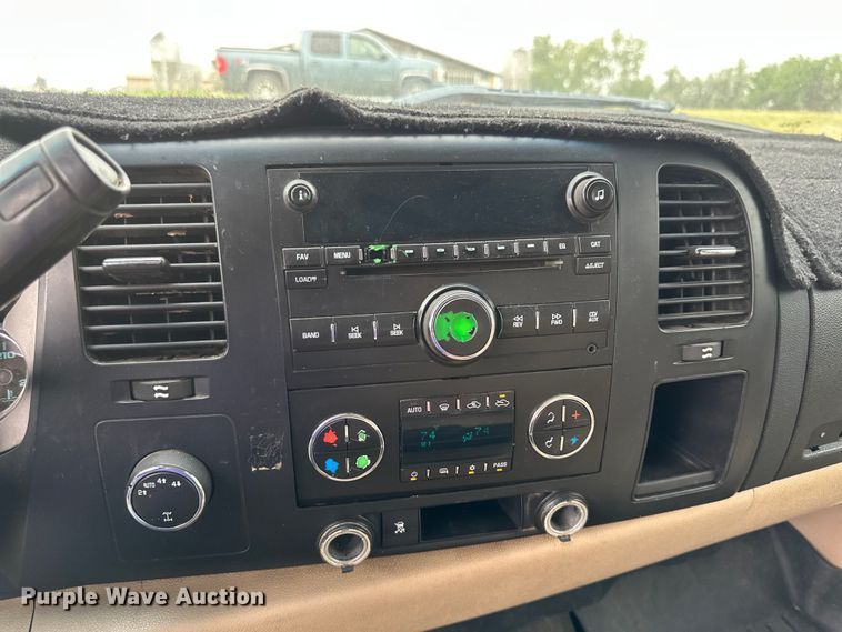 image for item EB2835 2008 Chevrolet Silverado 1500 Crew Cab pickup truck