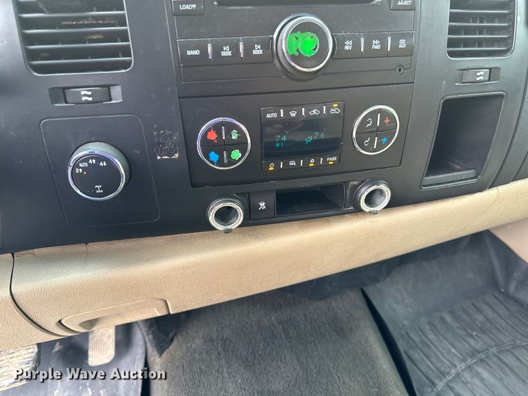 image for item EB2835 2008 Chevrolet Silverado 1500 Crew Cab pickup truck