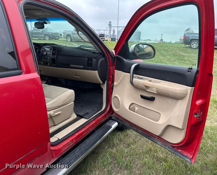 image for item EB2835 2008 Chevrolet Silverado 1500 Crew Cab pickup truck