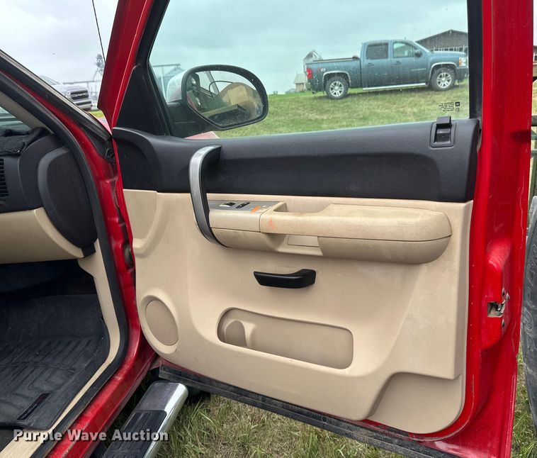 image for item EB2835 2008 Chevrolet Silverado 1500 Crew Cab pickup truck