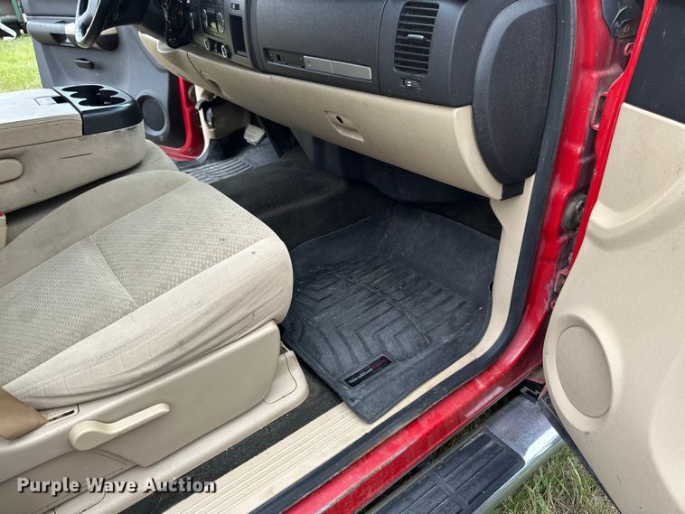 image for item EB2835 2008 Chevrolet Silverado 1500 Crew Cab pickup truck