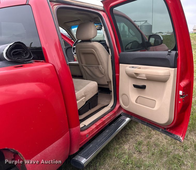 image for item EB2835 2008 Chevrolet Silverado 1500 Crew Cab pickup truck