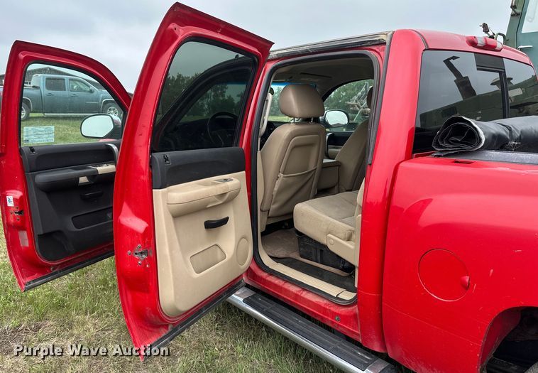 image for item EB2835 2008 Chevrolet Silverado 1500 Crew Cab pickup truck