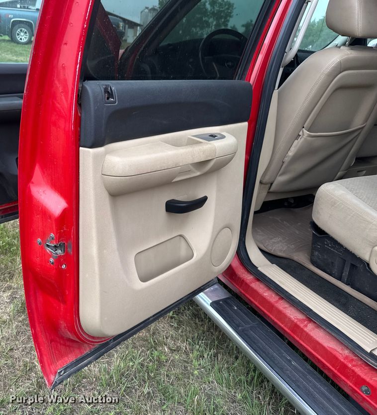 image for item EB2835 2008 Chevrolet Silverado 1500 Crew Cab pickup truck