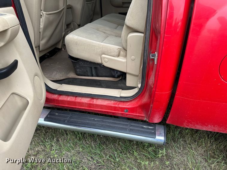 image for item EB2835 2008 Chevrolet Silverado 1500 Crew Cab pickup truck