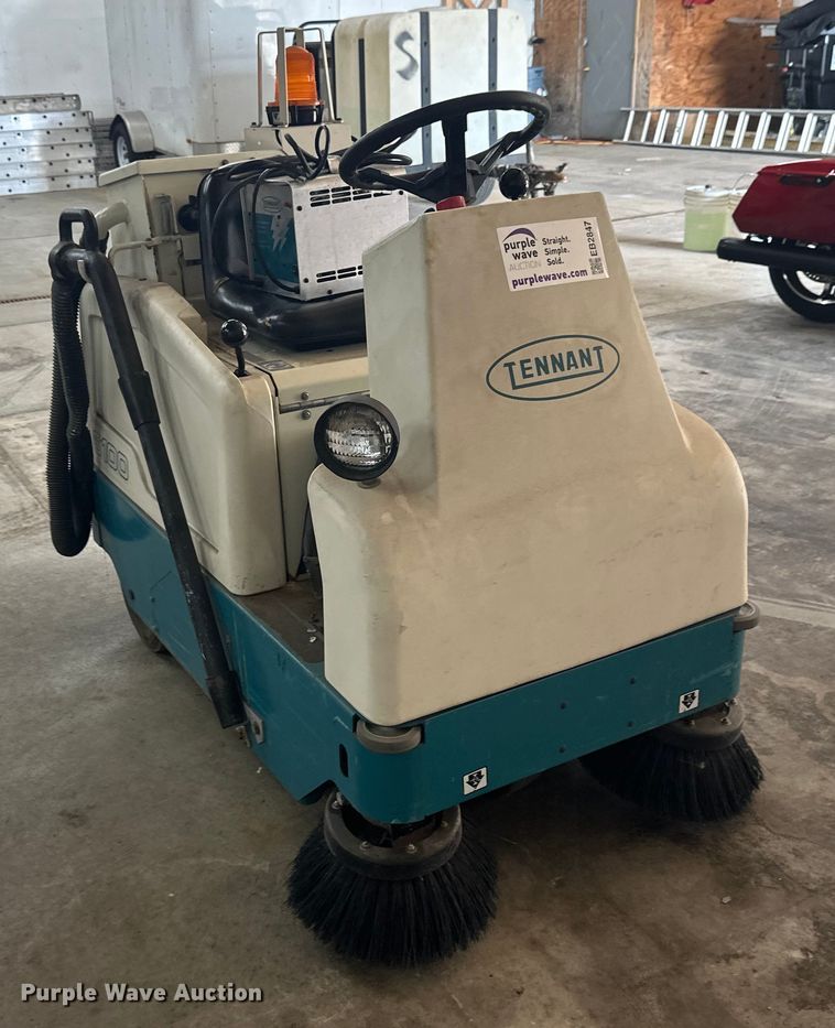 image for item EB2847 Tennant 6100 floor scrubber