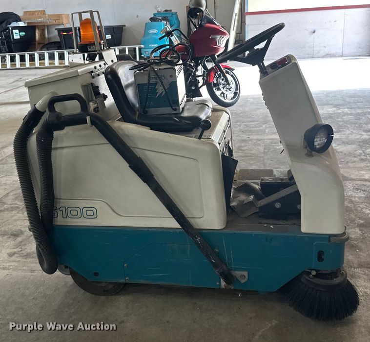 image for item EB2847 Tennant 6100 floor scrubber