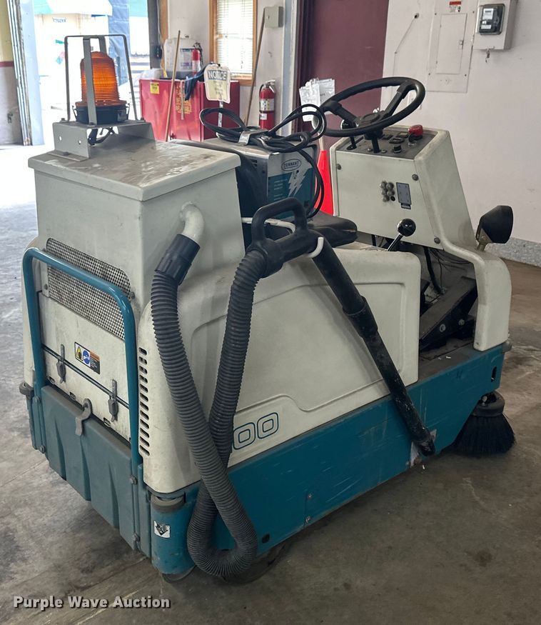 image for item EB2847 Tennant 6100 floor scrubber