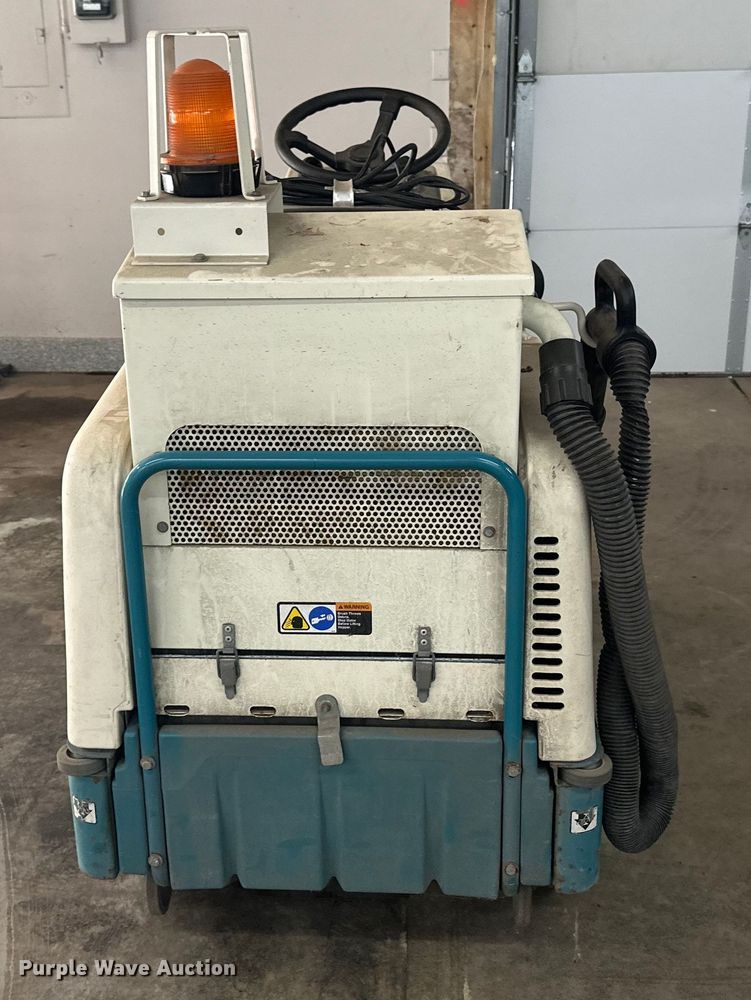 image for item EB2847 Tennant 6100 floor scrubber