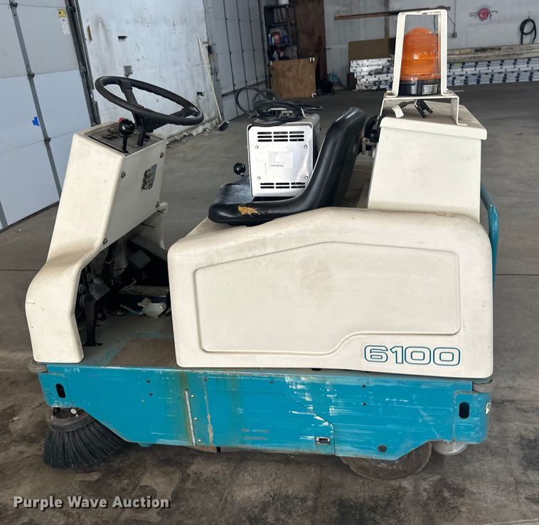 image for item EB2847 Tennant 6100 floor scrubber