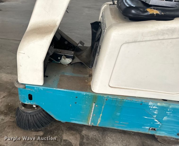 image for item EB2847 Tennant 6100 floor scrubber