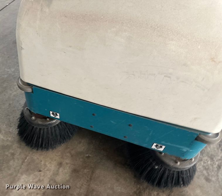 image for item EB2847 Tennant 6100 floor scrubber