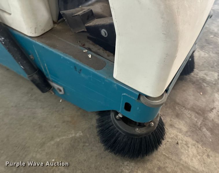 image for item EB2847 Tennant 6100 floor scrubber