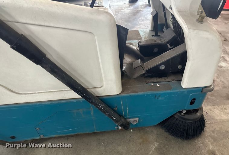 image for item EB2847 Tennant 6100 floor scrubber