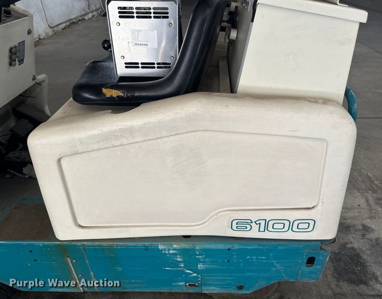image for item EB2847 Tennant 6100 floor scrubber