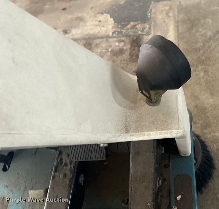 image for item EB2847 Tennant 6100 floor scrubber