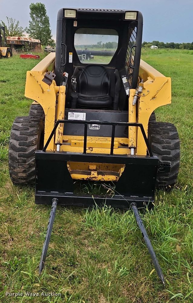 image for item EB8235 1999 John Deere 270 skid steer loader