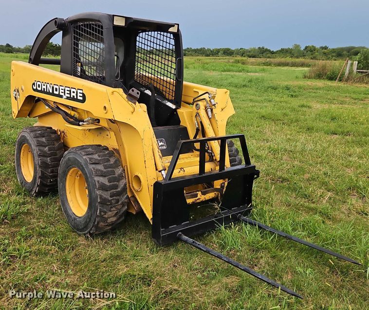 image for item EB8235 1999 John Deere 270 skid steer loader