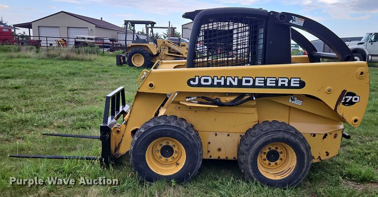 image for item EB8235 1999 John Deere 270 skid steer loader