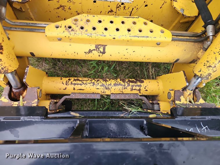 image for item EB8235 1999 John Deere 270 skid steer loader