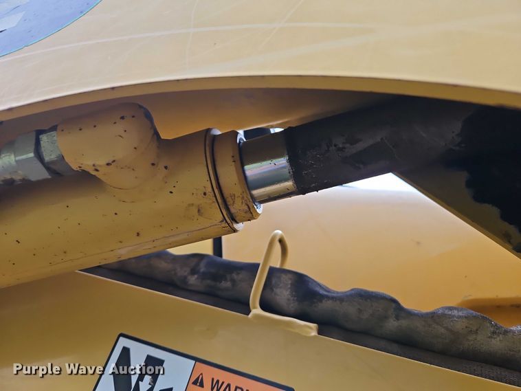 image for item EB8235 1999 John Deere 270 skid steer loader