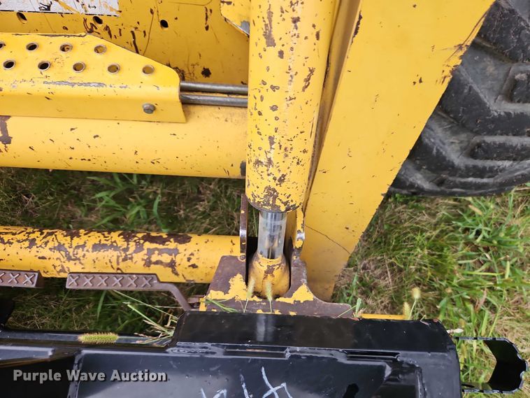 image for item EB8235 1999 John Deere 270 skid steer loader