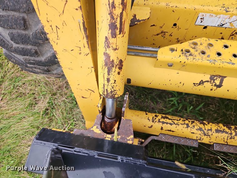 image for item EB8235 1999 John Deere 270 skid steer loader