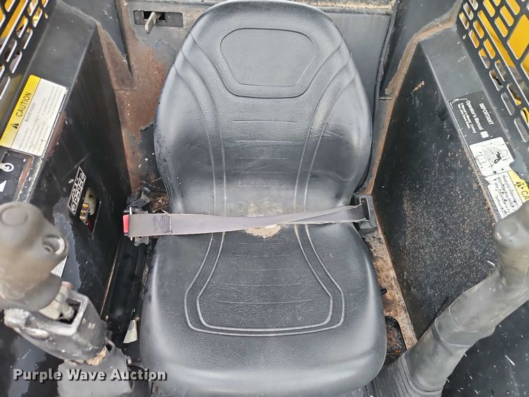 image for item EB8235 1999 John Deere 270 skid steer loader